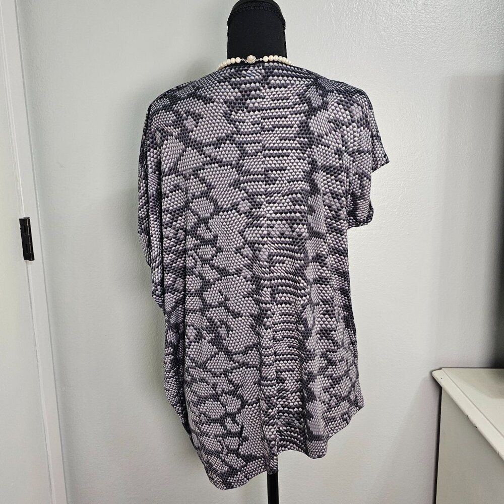 Ms. Tina by Tina Knowles Asymmetrical Design Top Gray & Black Draped Size Small - Picture 4 of 8
